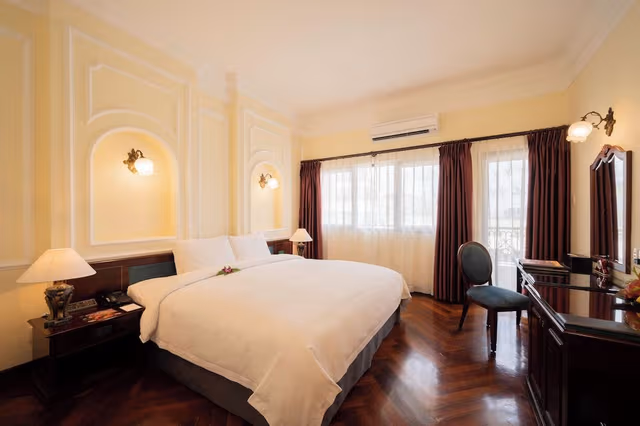 Century Deluxe City View Double (Breakfast included)