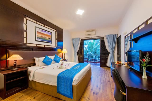 Deluxe King Garden View