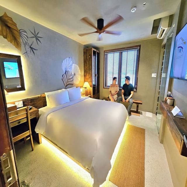 Deluxe Queen Room