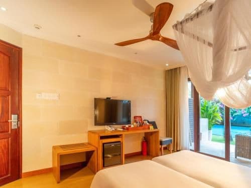 Pool Access Twin Room