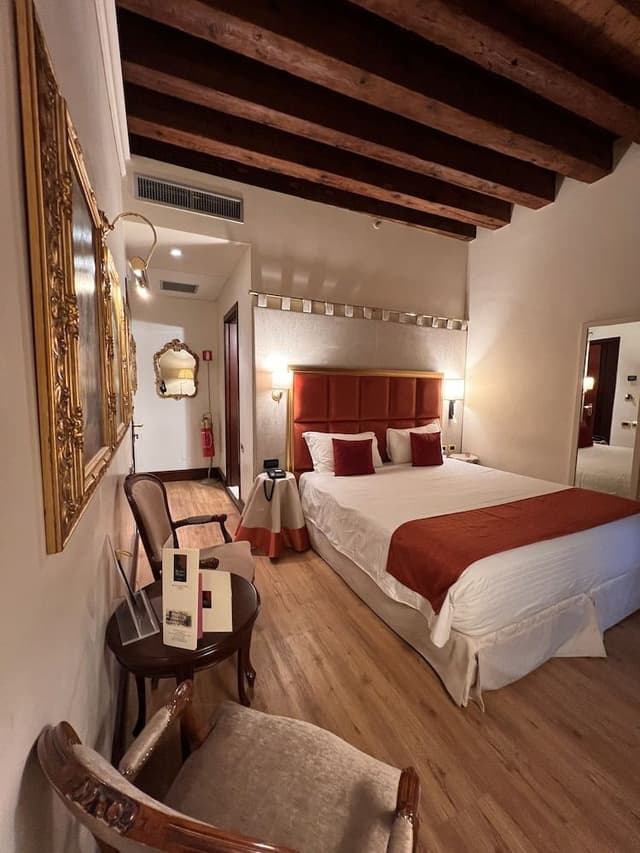 Classic Double Room, Canal View