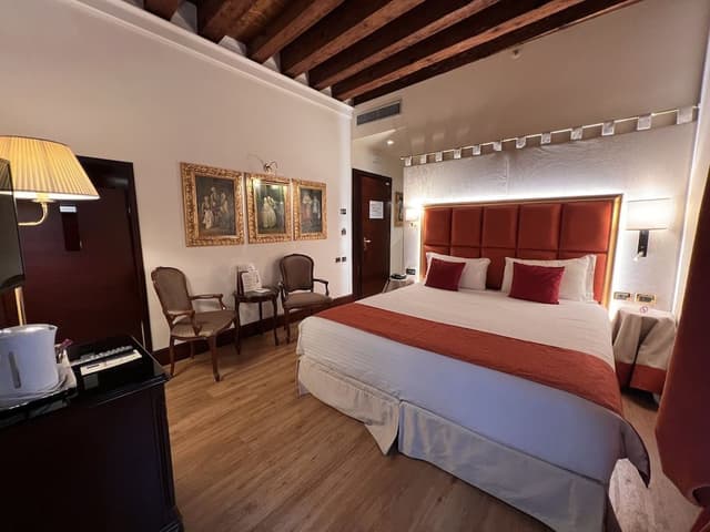Classic Double Room, Canal View