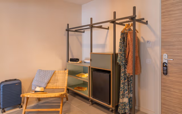 Friendly Room (3 Adults + 1 Child)
