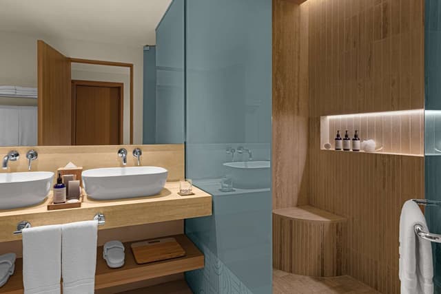 PREMIUM OCEAN VIEW 2 BDRM SUITE -1KG/2MHY/2QN