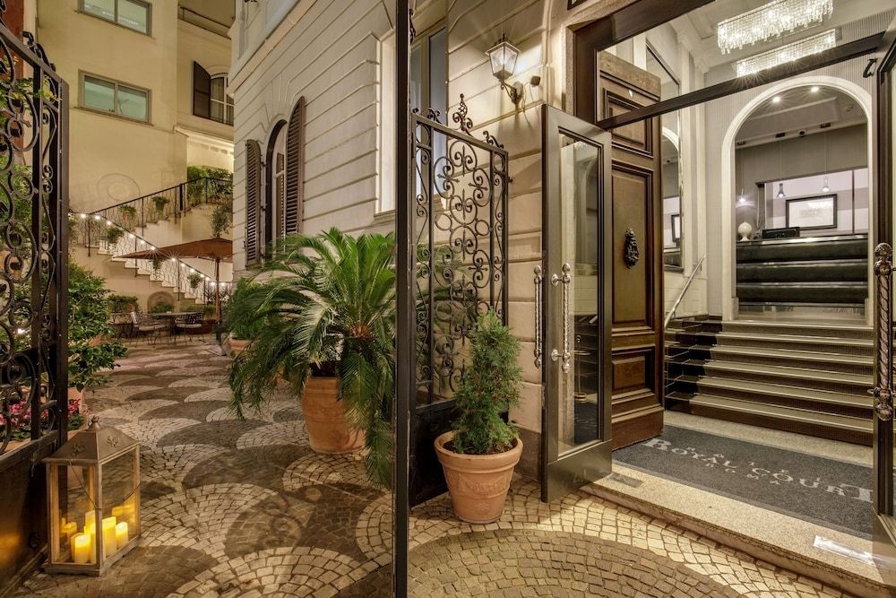 HOTEL ROYAL COURT0