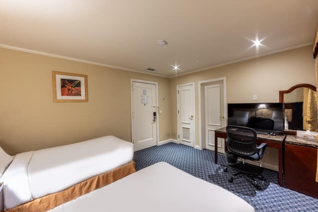 2 Single Beds
