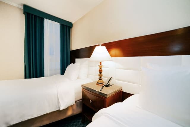 2 Single Beds