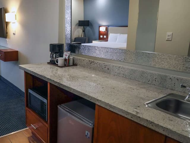 Suite-1 King Bed, Non-Smoking, Flat Screen Television, Kitchenette, Coffee Maker, Iron And Ironing Board, Wi-Fi, Full Breakfast