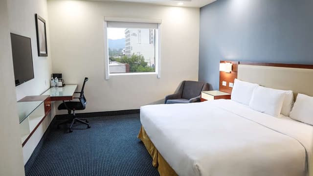 1 King Bed, Non-Smoking, Full Breakfast