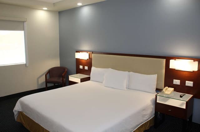 1 King Bed, Non-Smoking, Full Breakfast