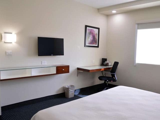 1 King Bed, Non-Smoking, Full Breakfast