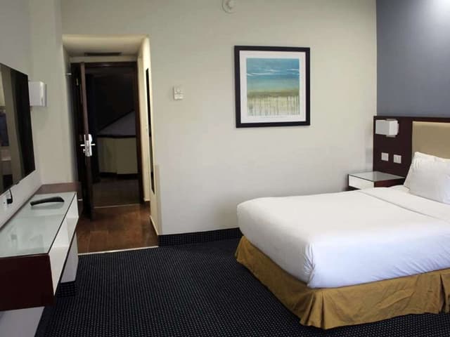 1 Double Bed, Non-Smoking, Flat Screen Television, Coffee Maker, Hairdryer, Iron And Ironing Board, Wi-Fi, Full Breakfast