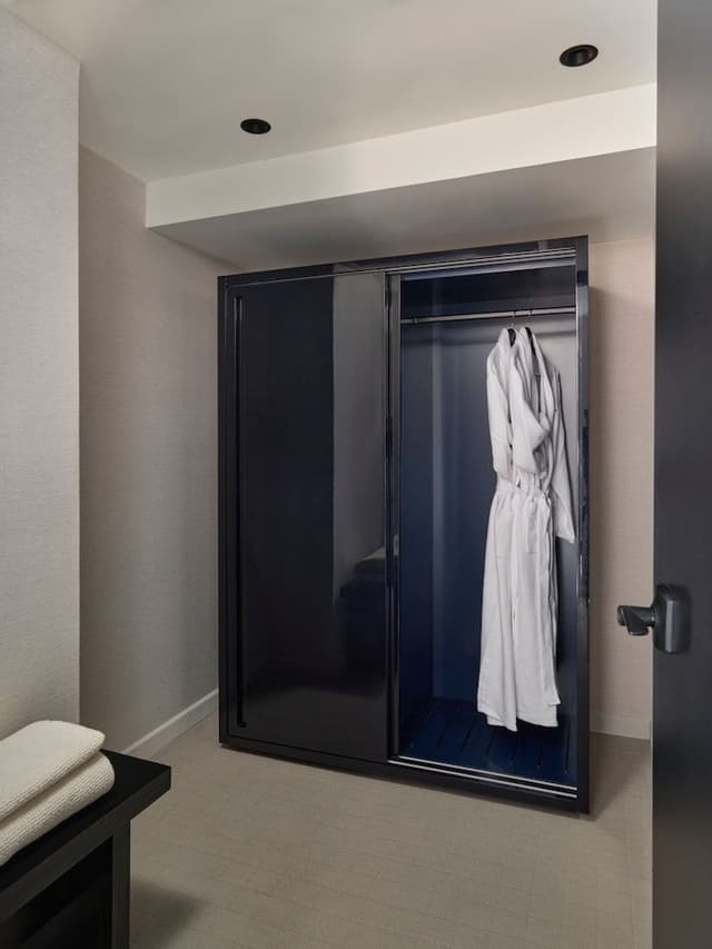 Premium Room, 1 King Bed, Balcony (NoMad)