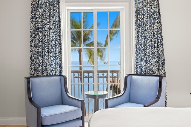 Ocean Front 1BR Suite with Direct Beach Access