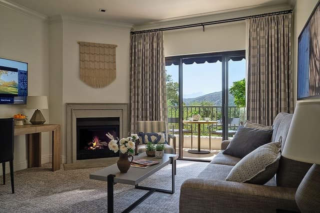 FIREPLACE SUITE - TWO QUEEN BEDS