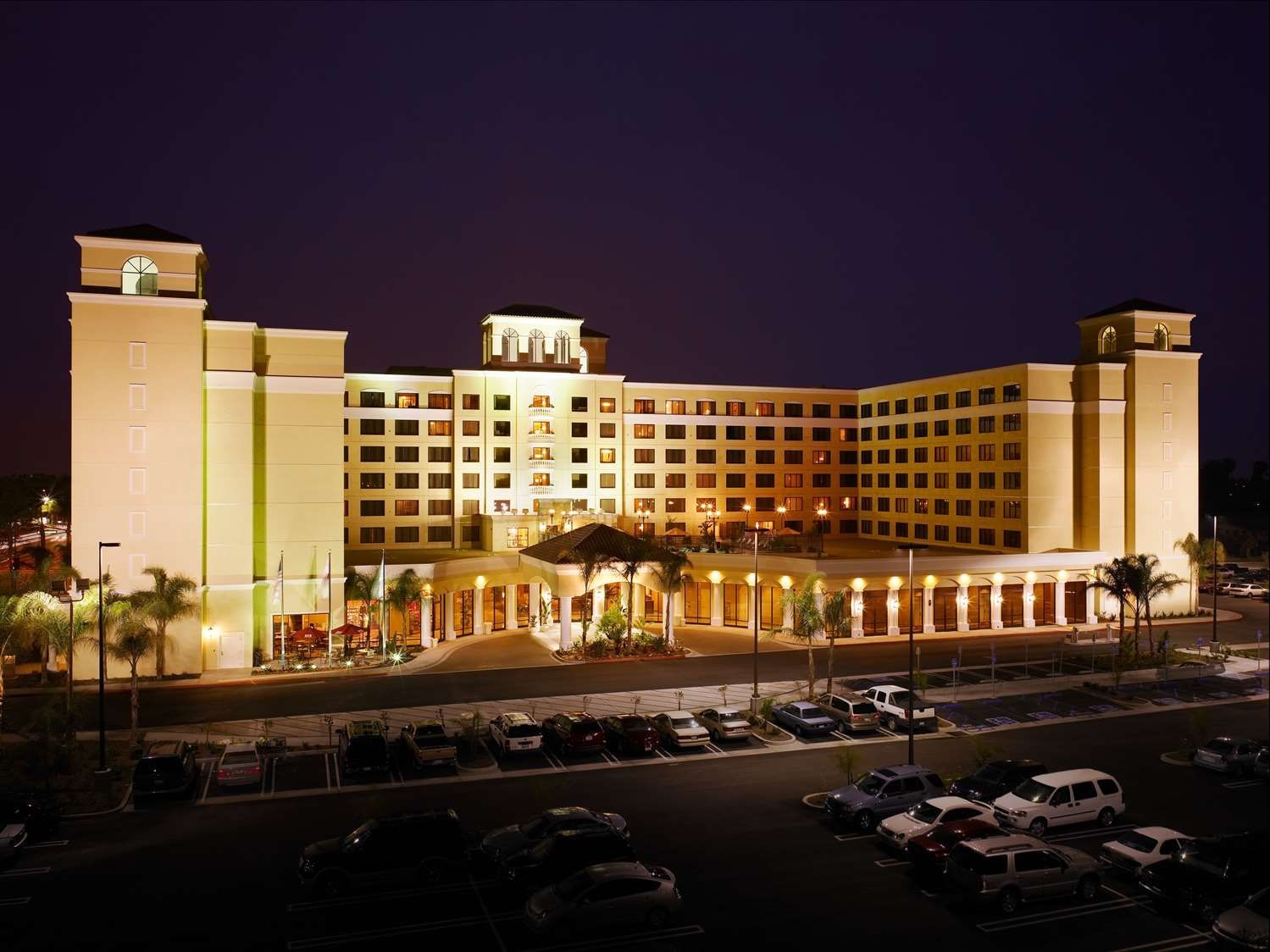 DoubleTree Suites by Hilton Hotel Anaheim Resort-Convention Center0
