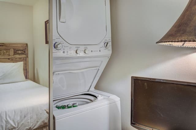 Condo, 2 Bedrooms