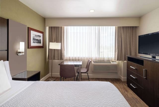 Standard Room, 1 Queen Bed, Non Smoking