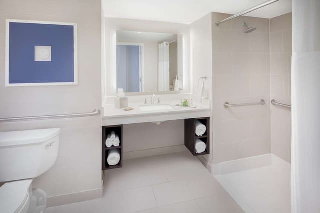 1 QN JR SUITE MOBILITY/HEARING ACCESS RI SHWR