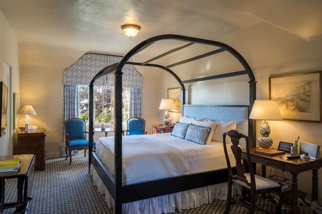 Premium Room, 1 King Bed, Partial Ocean View
