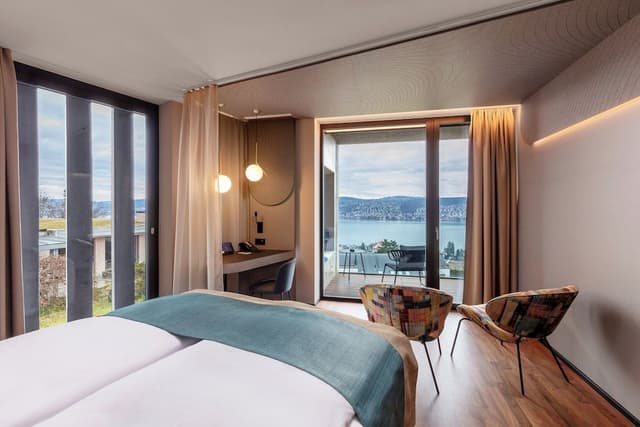 Lifestyle Room with Lake View
