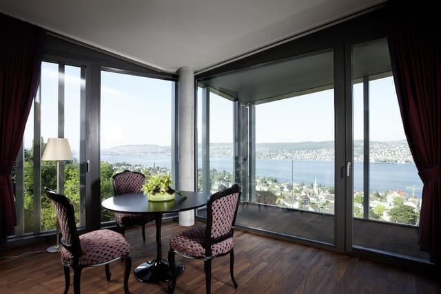 Penthouse Loft with Spa, Lake View and Air Condition