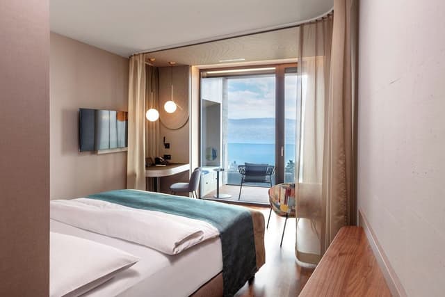 Lifestyle Room with Lake View