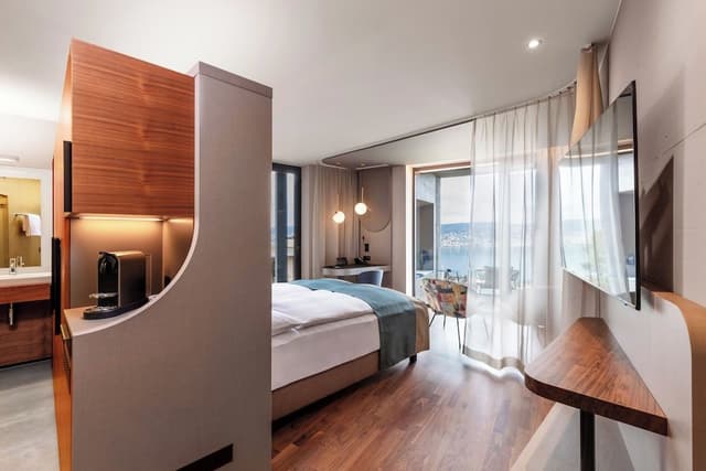 Lifestyle Room with Lake View