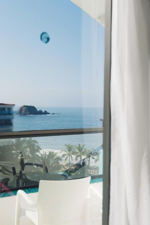 Deluxe Double Room with Side Sea View