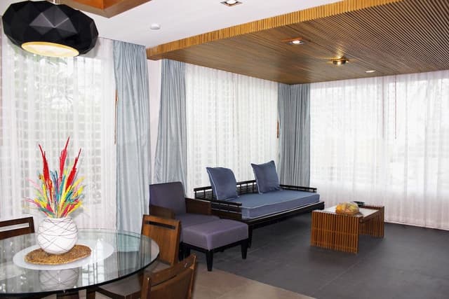 Sunrise Suite
