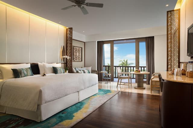 Deluxe Ocean Front King