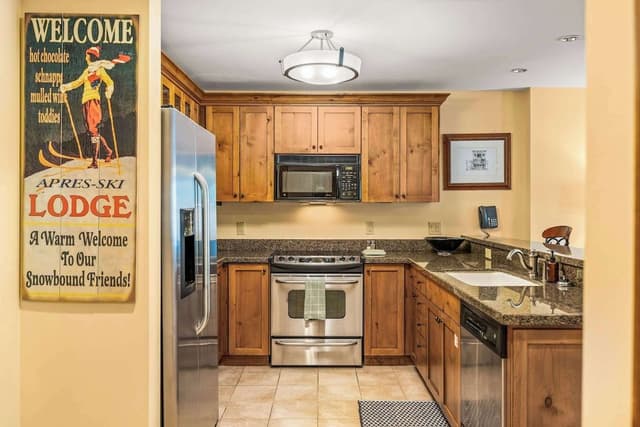 Signature Condo, Balcony, Mountain View