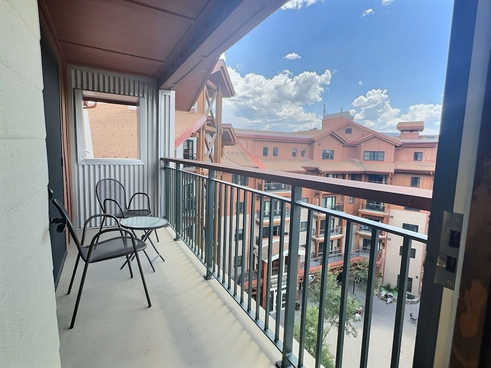 Lodge at Mountaineer Square0