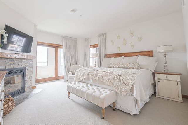Condo, 3 Bedrooms, Mountain View