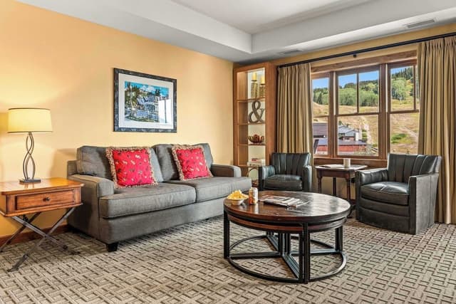 Signature Condo, Balcony, Mountain View