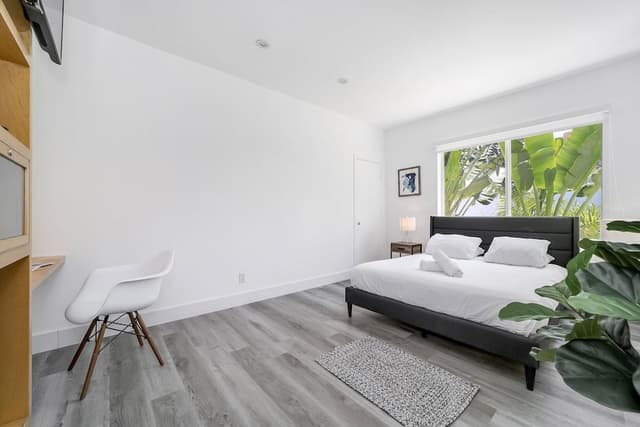 Standard Room, 1 Queen Bed, Private Bathroom (Self check-in)