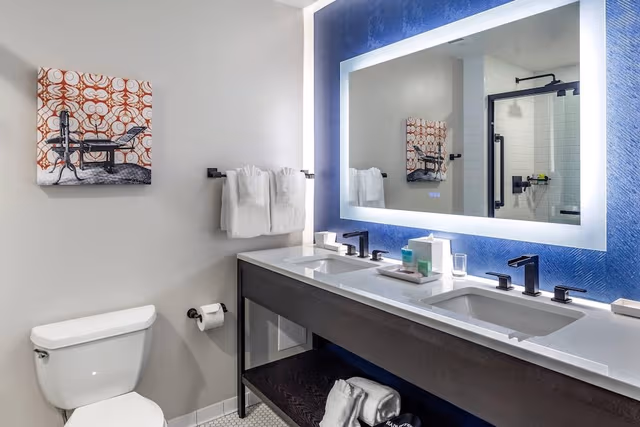 1 King Bed, Suite, Nonsmoking, Upgrade