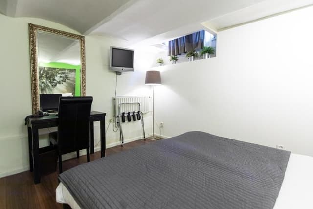 Budget Twin Room- Shared Bathroom