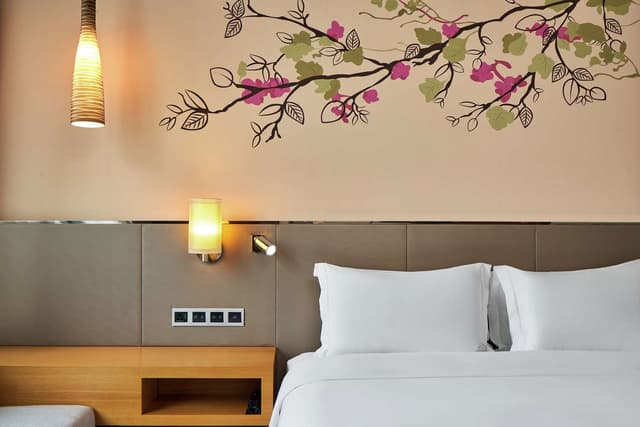 1 KING BED
