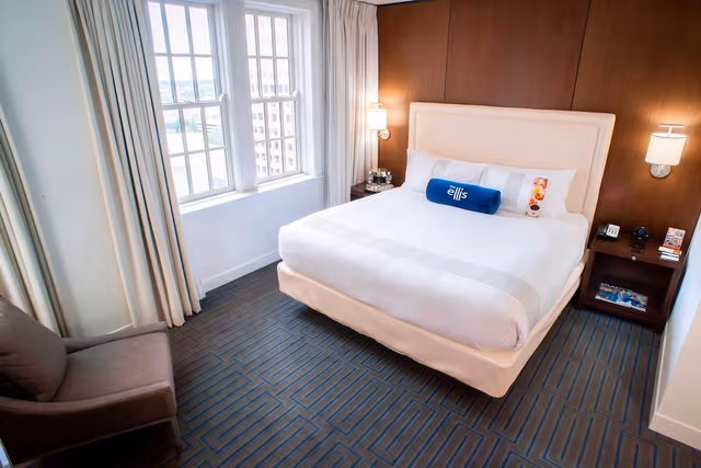 Deluxe Room, 1 King Bed