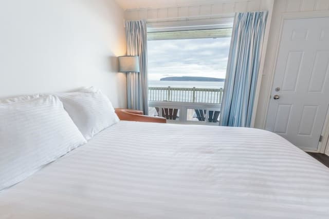 Signature Room ( Rock view)