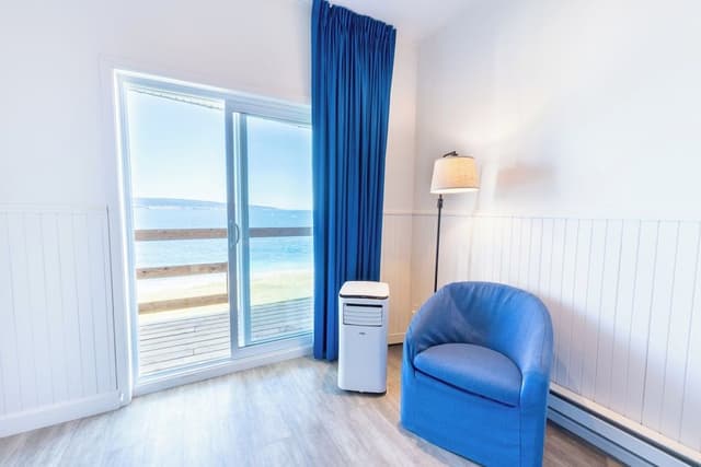 Comfort Room (Bonaventure Island view)