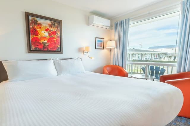 Signature Room ( Rock view)