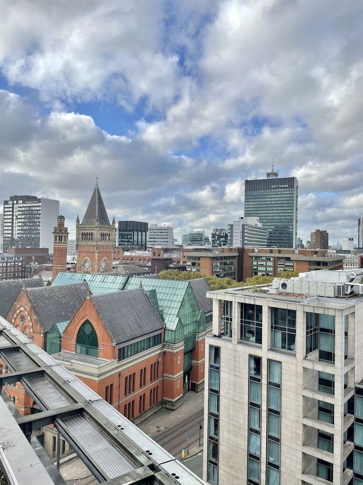 DoubleTree by Hilton Manchester Piccadilly0