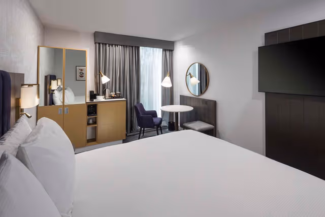 KING SIZE DELUXE ROOM