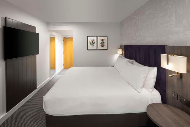 KING SIZE DELUXE ROOM