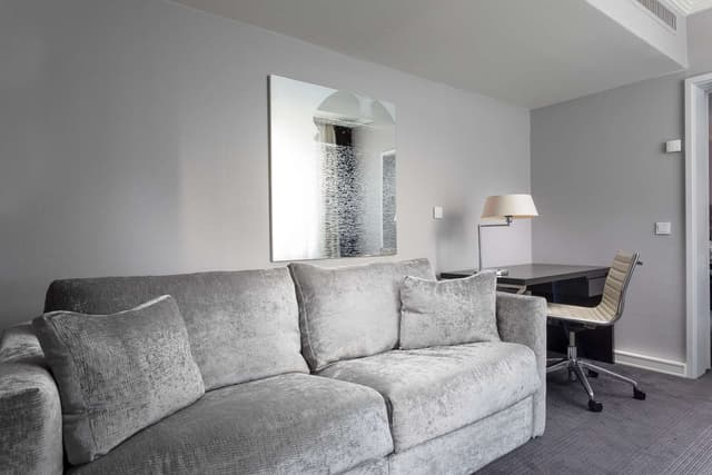 KING SUPERIOR ROOM WITH SOFA
