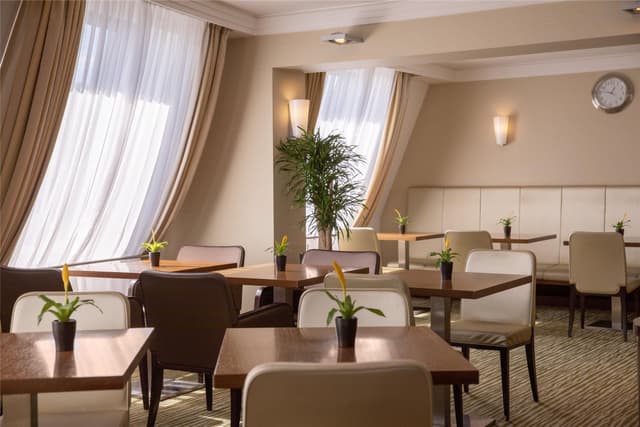 QUEEN EXECUTIVE ROOM