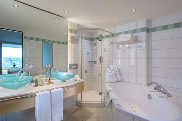 KING RELAXATION SUITE WITH LOUNGE ACCESS