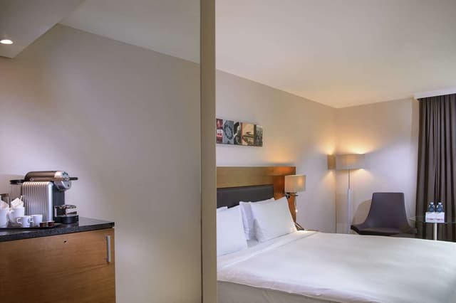 QUEEN EXECUTIVE ROOM WITH LOUNGE ACCESS